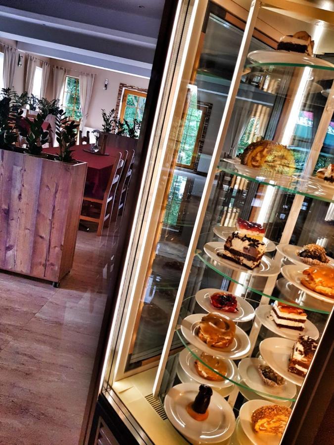 Forrest Hotel Chomutov Dış mekan fotoğraf