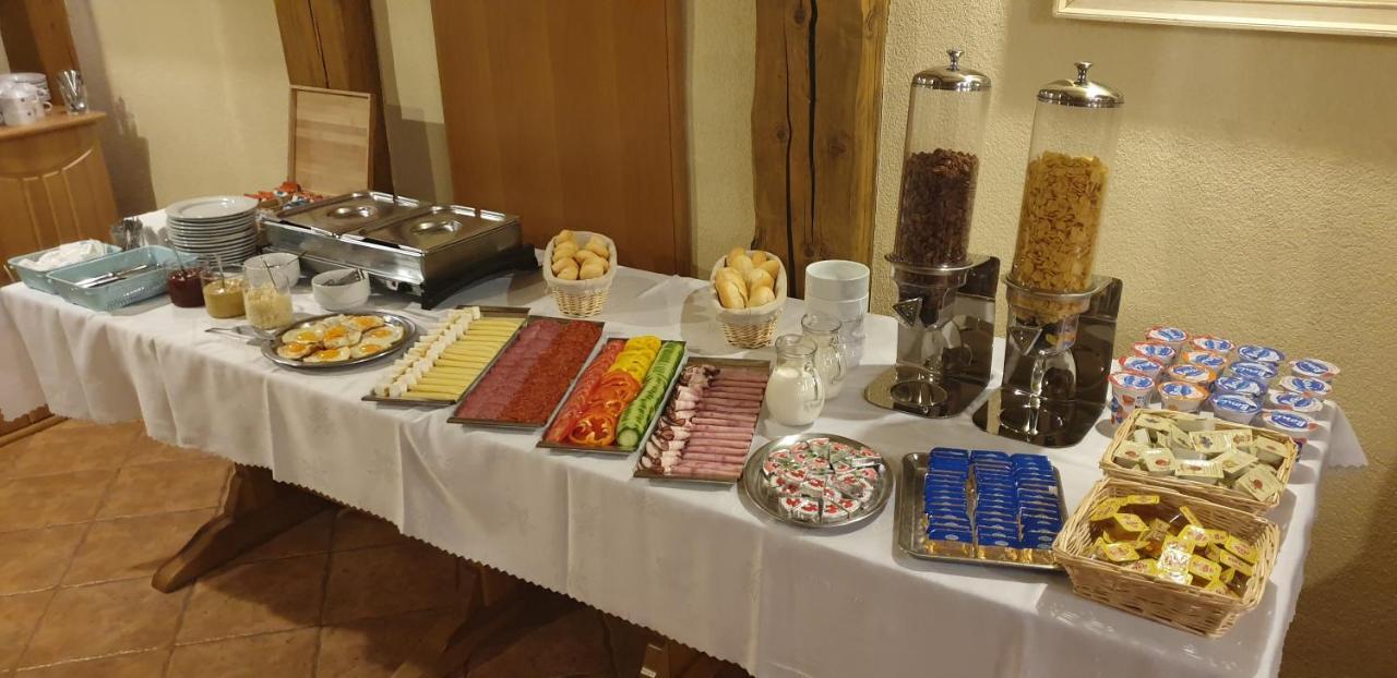 Forrest Hotel Chomutov Dış mekan fotoğraf