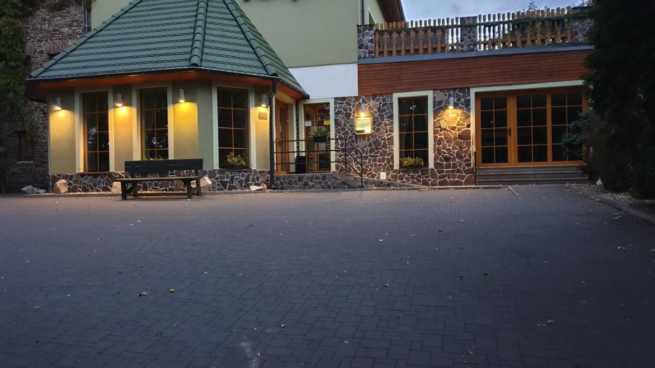 Forrest Hotel Chomutov Dış mekan fotoğraf