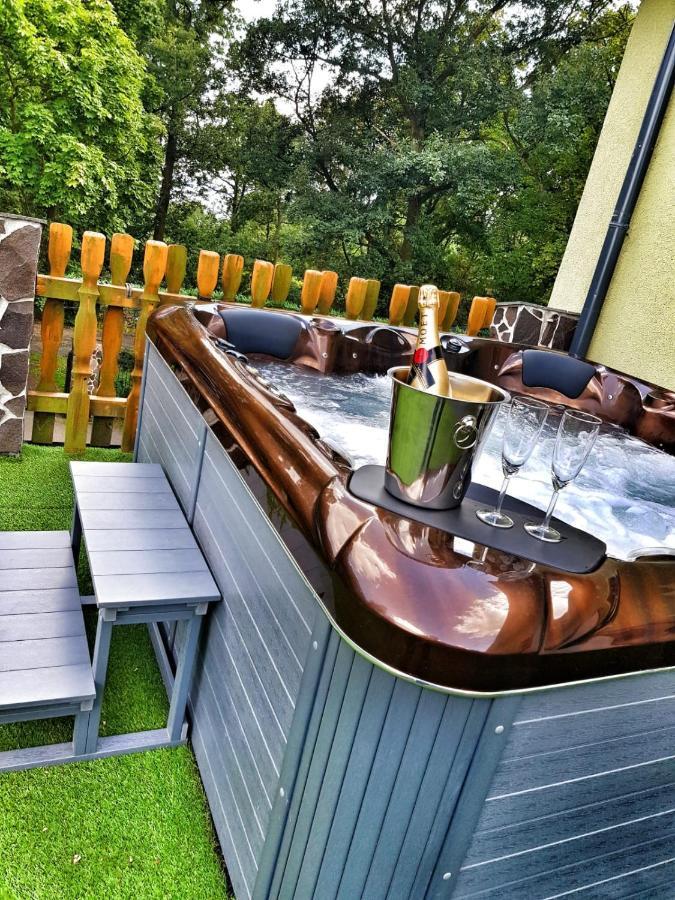 Forrest Hotel Chomutov Dış mekan fotoğraf