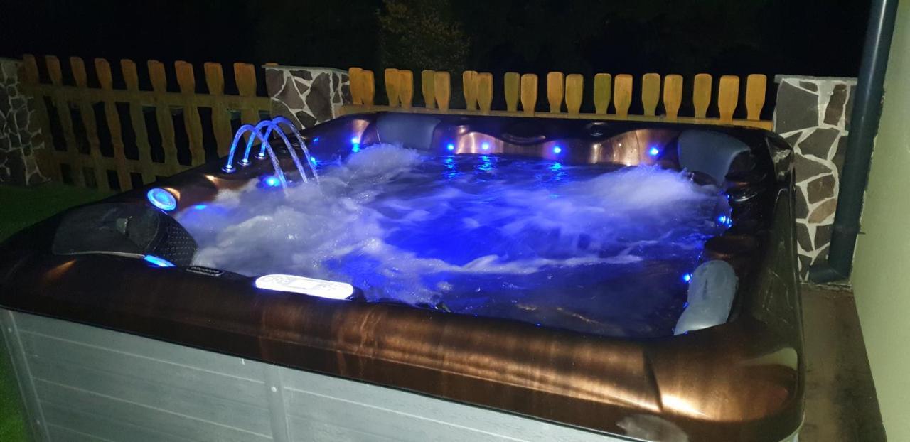 Forrest Hotel Chomutov Dış mekan fotoğraf