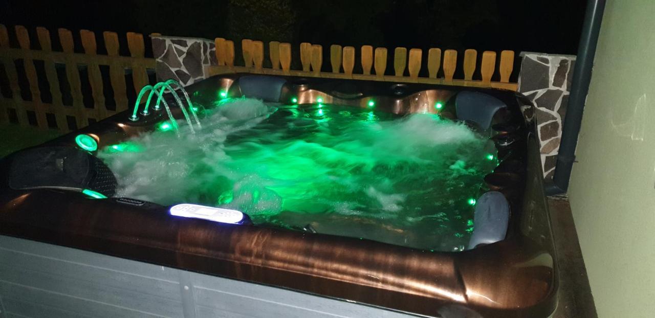 Forrest Hotel Chomutov Dış mekan fotoğraf