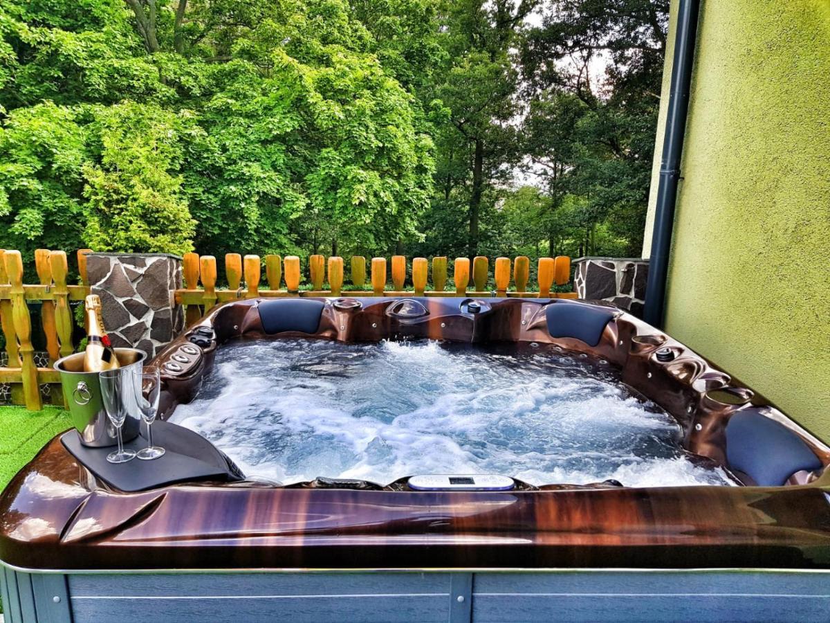 Forrest Hotel Chomutov Dış mekan fotoğraf