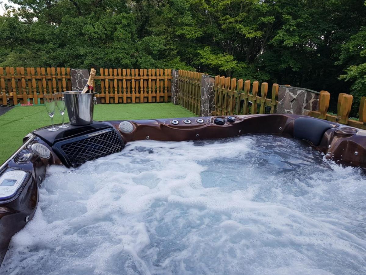 Forrest Hotel Chomutov Dış mekan fotoğraf
