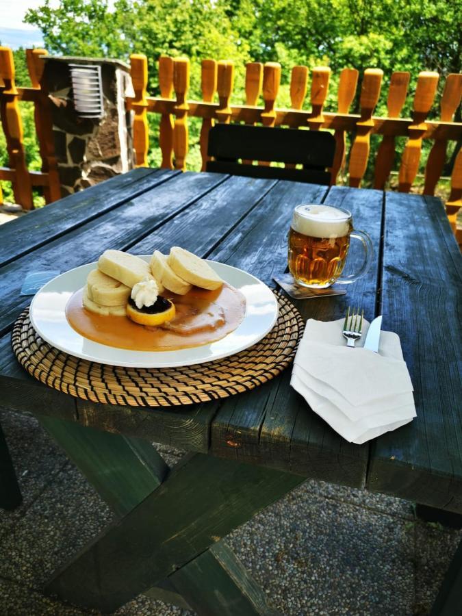 Forrest Hotel Chomutov Dış mekan fotoğraf