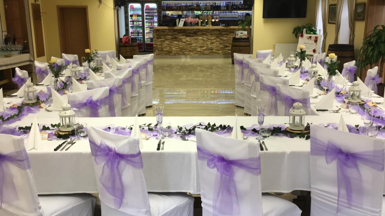 Forrest Hotel Chomutov Dış mekan fotoğraf