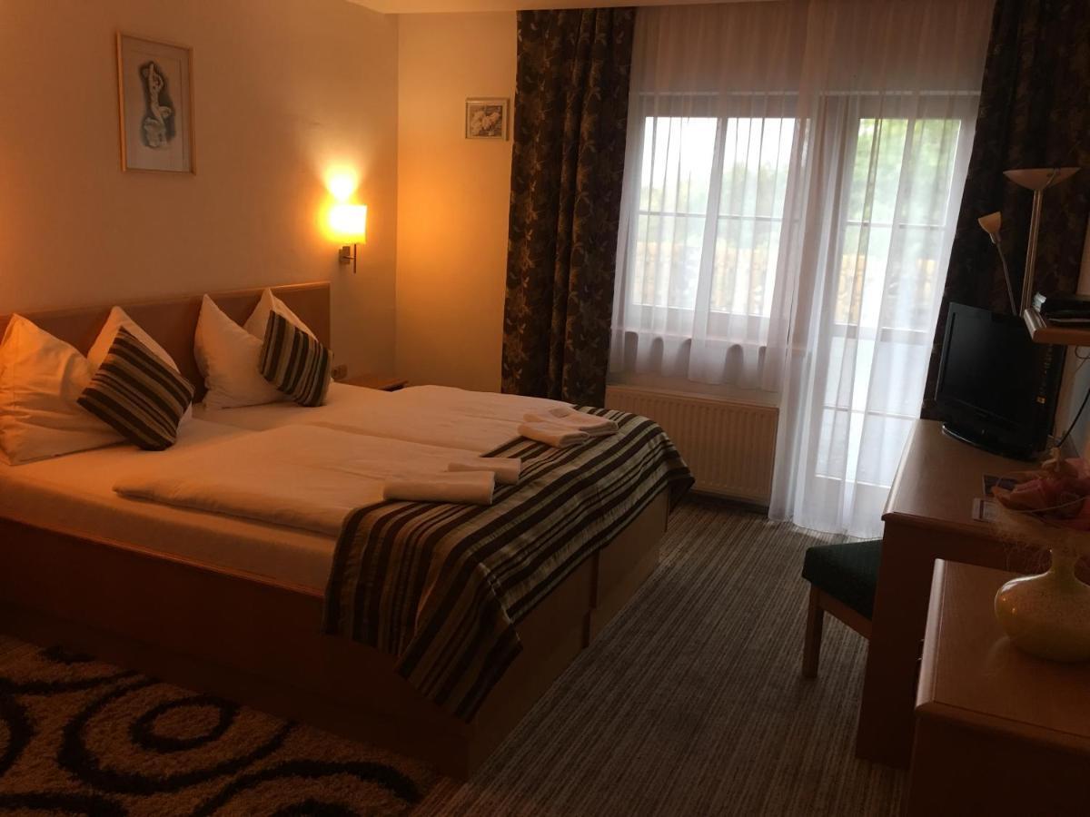 Forrest Hotel Chomutov Dış mekan fotoğraf