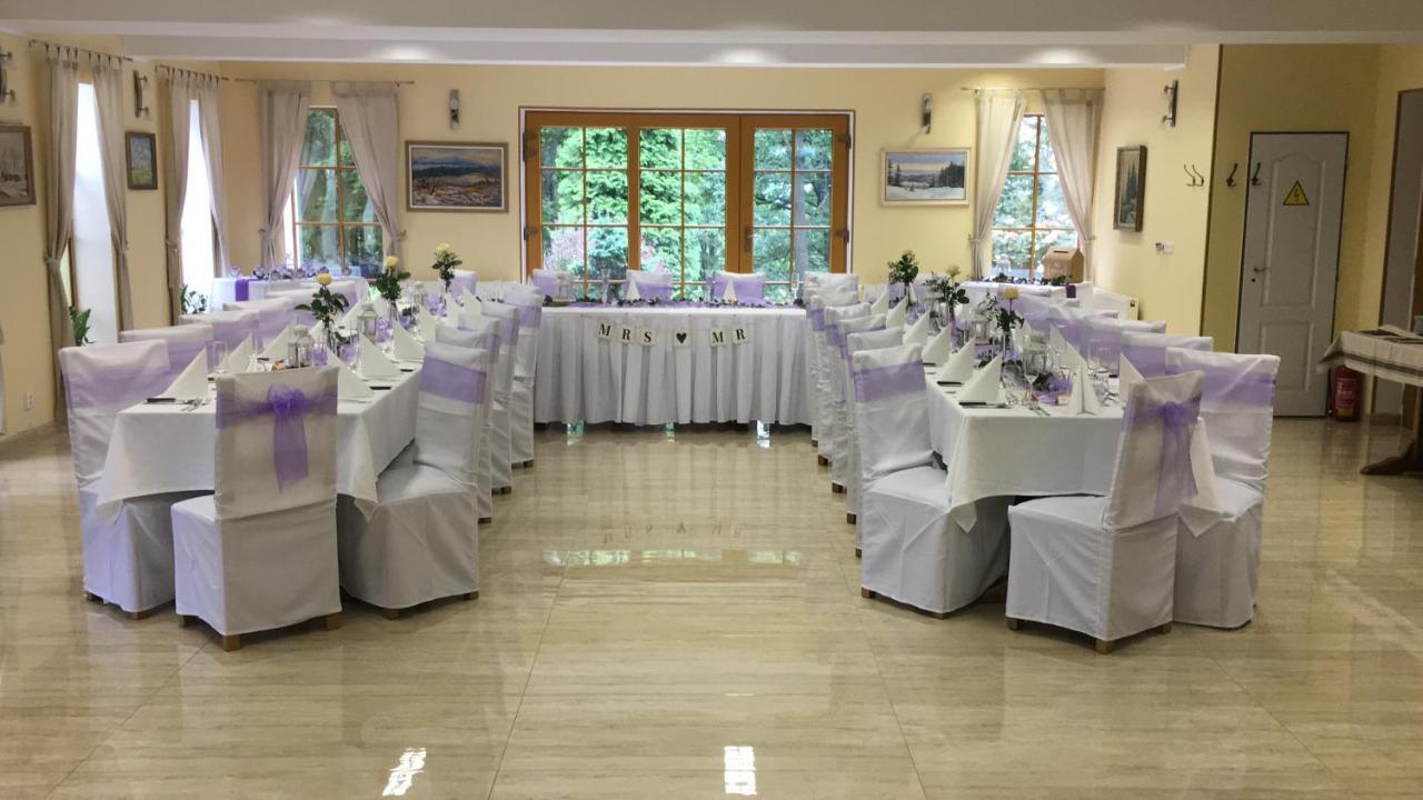 Forrest Hotel Chomutov Dış mekan fotoğraf